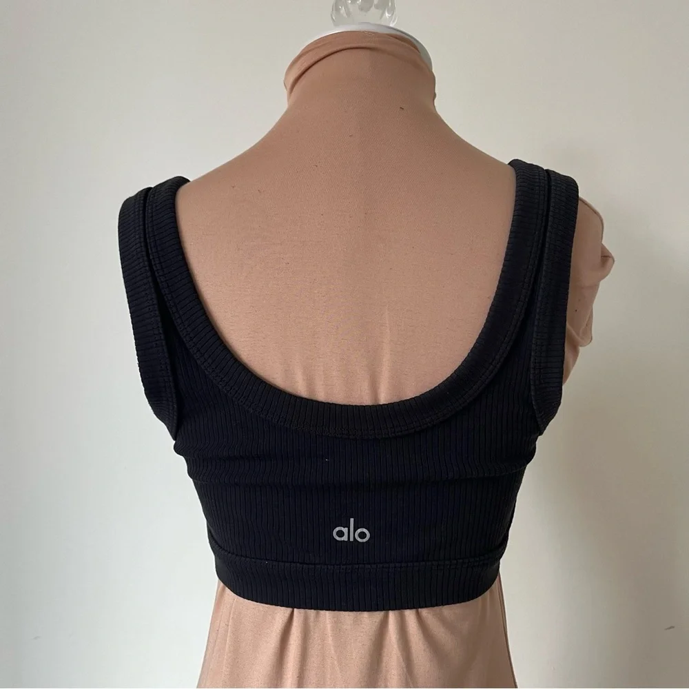 Alo Yoga Wellness Black Rib Knit Stretch Athletic Wear Casual Sports Bra EUC S